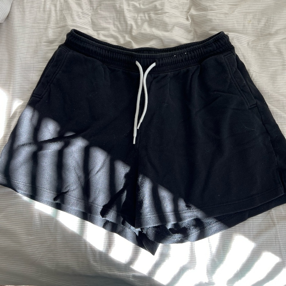 h&m black shorts